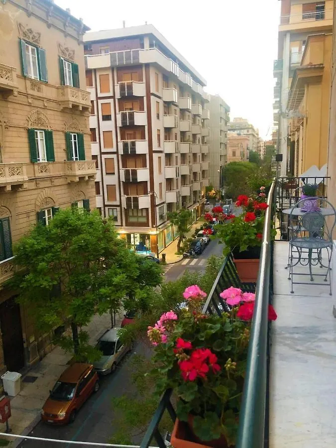 Luminosissimo Grande Appartamento Nel Centro Di Palermo