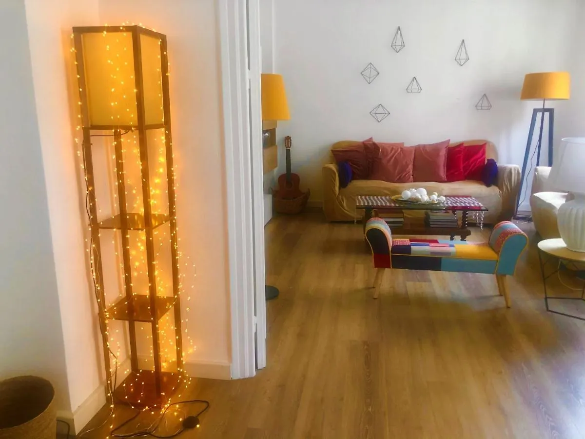 Luminosissimo Grande Appartamento Nel Centro Di Palermo 0*,  Olaszország